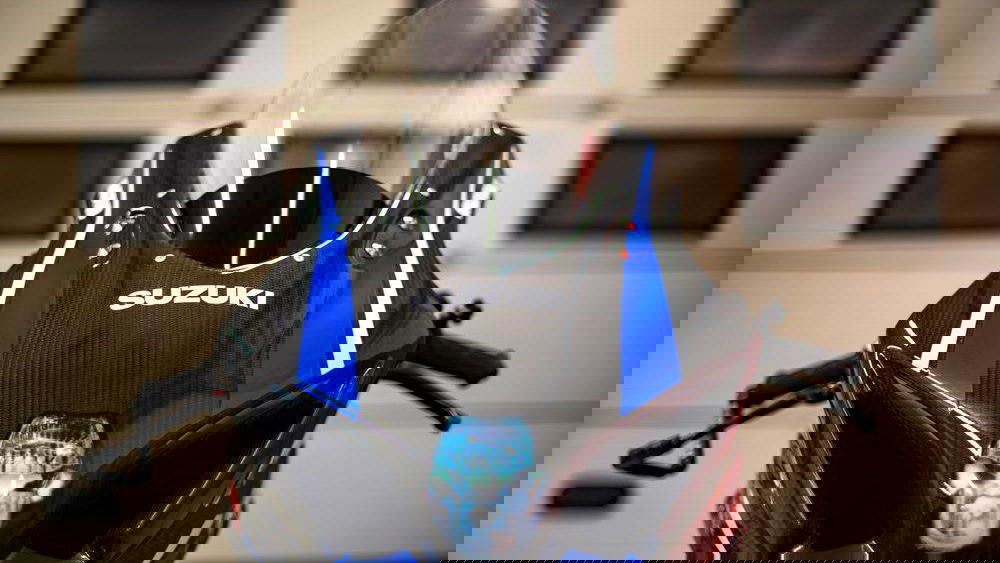 Suzuki Italia GSX-R1000 carbon teaser